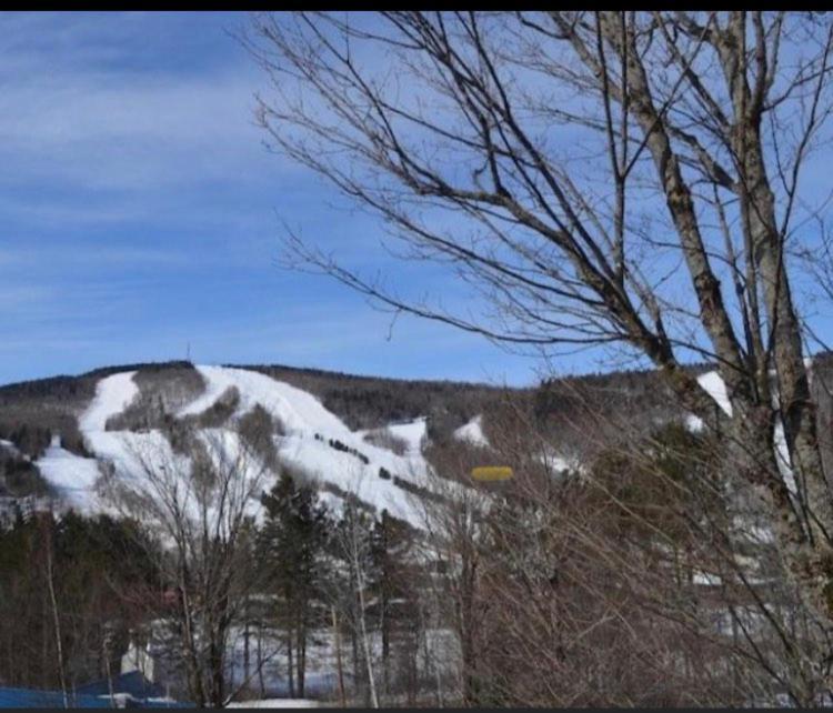 Condo Sur 2 Niveaux Avec Magnifique Vue Sur La Montagne Stoneham Exterior photo