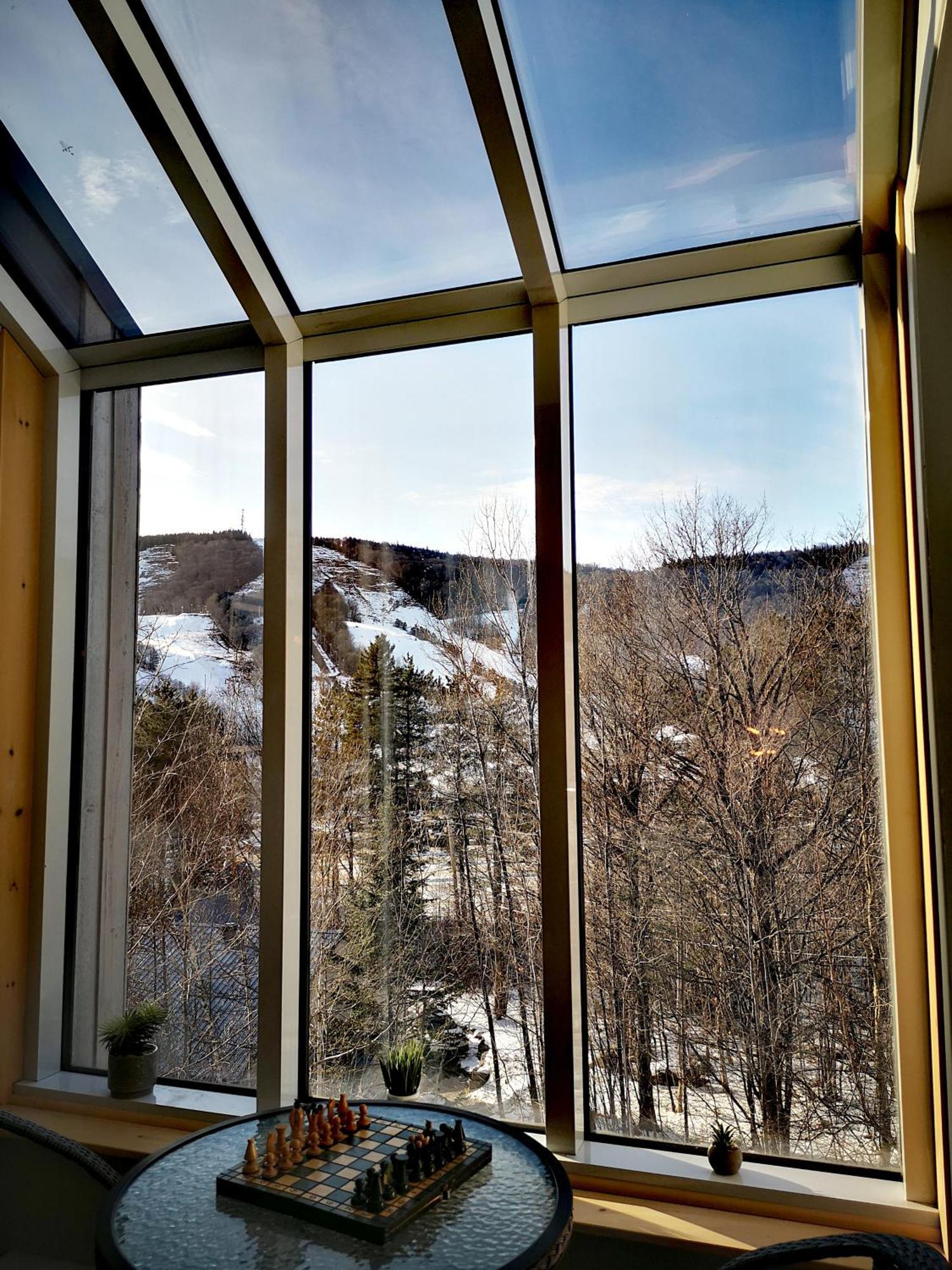 Condo Sur 2 Niveaux Avec Magnifique Vue Sur La Montagne Stoneham Exterior photo